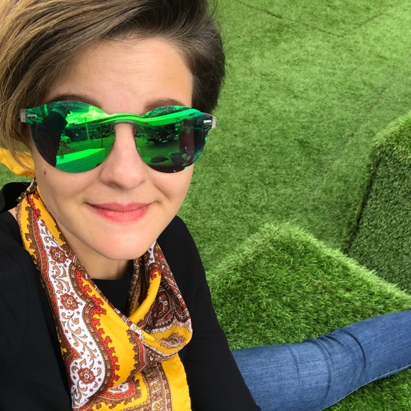 Meet your Posher, Darbie - Picture 3 of 3